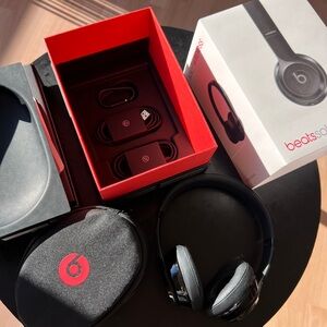 Beats Solo3 Wireless Headphones NEW